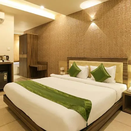Hotel Rajathadri Palace